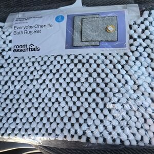 Room Essentials Dark Green and White Chenille Bath Rug Set